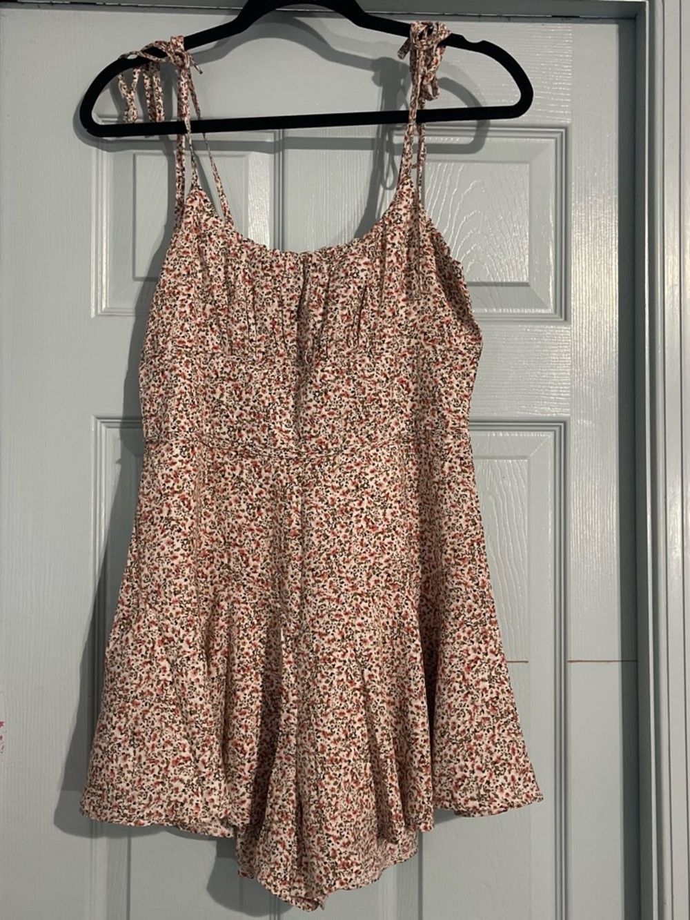 Princess Polly Floral Tie-Shoulder Romper in Cream & Pink